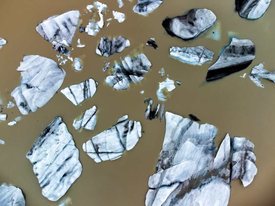 Toma aérea de un glaciar